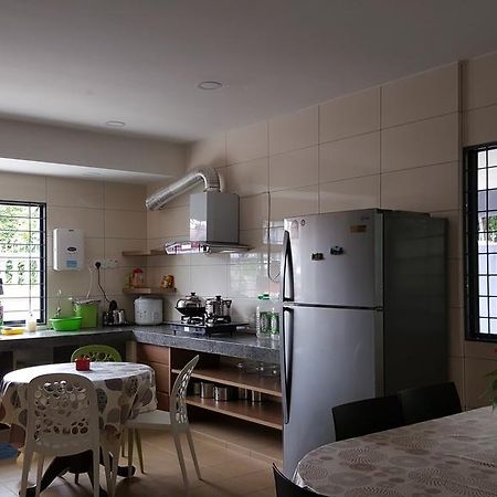 Ellis Lot 310 Villa Kuching Kültér fotó